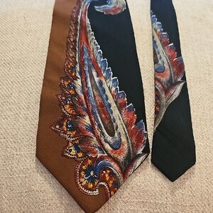 Bill Blass Paisley Tie in Black and Brown. 100% Silk. Very Good Used Condition